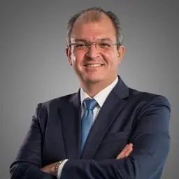 عمرو نامق